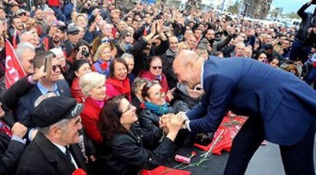 Tunç Soyer Karşıyaka Seçim Ofisi'nin açılışına katıldı