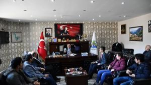 UMRE'DEN GELEN ÖĞRENCİLERDEN KOCATEPE'YE ZİYARET