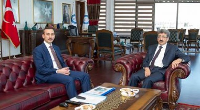 VALİ BİLMEZ, EDREMİT KAYMAKAMLIĞI İLE GÜMRÜK VE TİCARET BÖLGE MÜDÜRLÜĞÜNÜ ZİYARET ETTİ