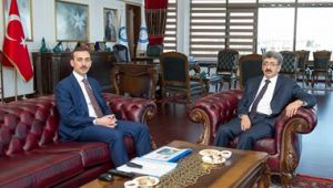 VALİ BİLMEZ, EDREMİT KAYMAKAMLIĞI İLE GÜMRÜK VE TİCARET BÖLGE MÜDÜRLÜĞÜNÜ ZİYARET ETTİ