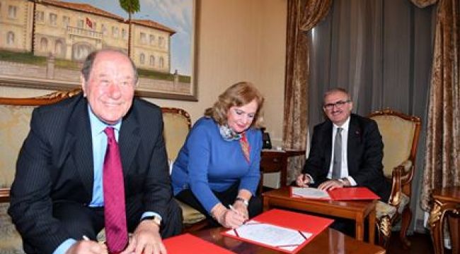 VALİ KARALOĞLU HAYIRSEVER ÇİFT İLE BAĞIŞ PROTOKOLÜ İMZALADI