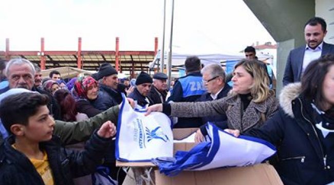 Vatandaşlara çevreci bez torba dağıtıldı
