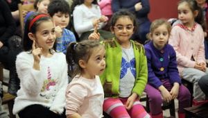 "YALVAÇ URAL'LA ANA BABA OKULU" SÖYLEŞİSİ MASAL MÜZESİ'NDE GERÇEKLEŞTİRİLDİ