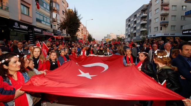 Ali Engin 10 bin kişi ile yürüdü!