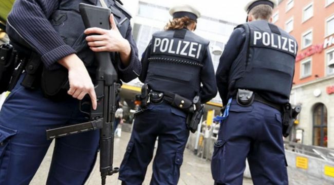 Almanya'da bomba alarmı: Bazı belediye binaları tahliye edildi