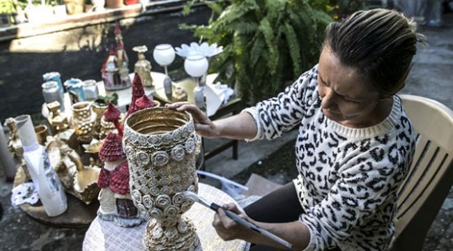 Atık malzemeleri özel tasarım ürünlere dönüştürüyor