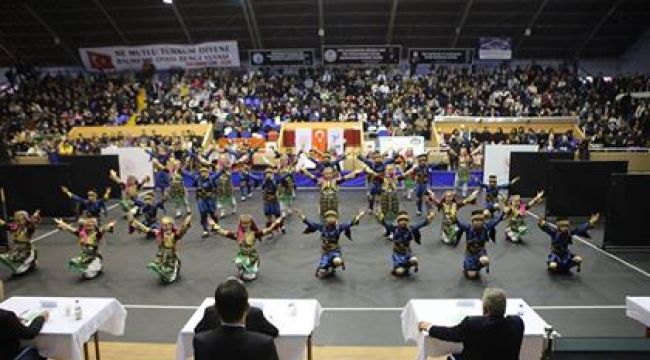 BANDIRMA BELEDİYESİ HALK OYUNLARI TOPLULUĞU BİRİNCİ OLDU