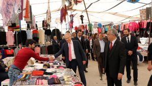 Başkan Acar'a Pazar Yerinde Yoğun İlgi