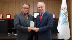 Başkan Acar'danMeclis Üyelerine Teşekkür Plaketi