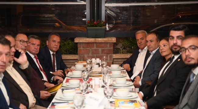 Başkan adayı Böcek, Alanyalı turizmcilerle buluştu