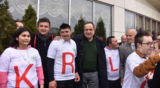 BAŞKAN AKSU DOWN SENDROMLU ÇOCUKLARI UNUTMADI 