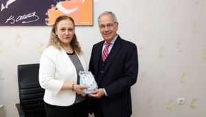 Başkan Saffet Acar Bayan Personellerinin Kadınlar Gününü Kutladı