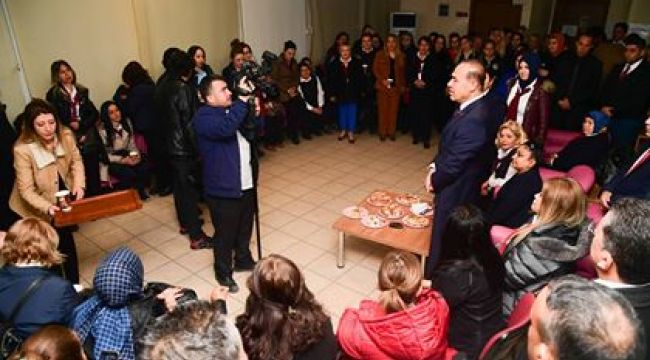 Başkan Sözlü'den kadın şoförlere jest 