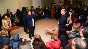 Başkan Sözlü'den kadın şoförlere jest 