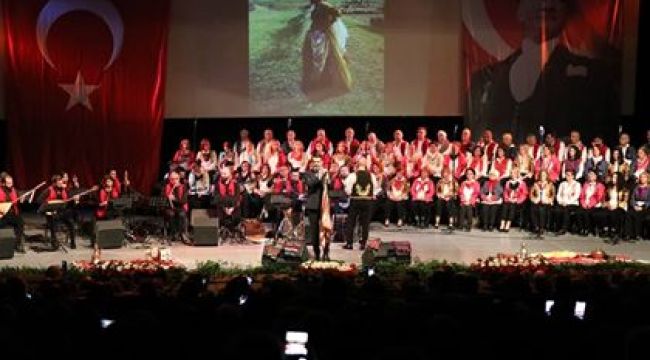 Bayraklı'da halk müziği konseri