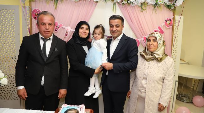 Belediye Çalışanları Minik Yağmur'un Doğum Gününü Kutladı