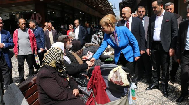 CHP Şehitkamil Belediye Başkan Adayı Avukat Nesrin Tuncel Gaziler Caddesi ve Karagöz Caddesi esnafını ziyaret etti.