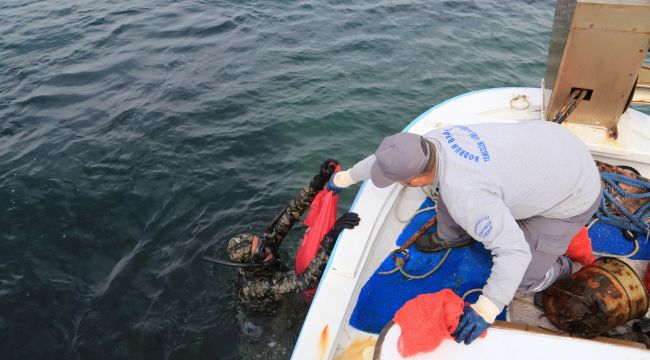 Dalgıçlar "Çanakkale Geçilmez" dedi