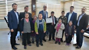 DOWN SENDORUMLU ÖĞRENCİLERDEN BAŞKAN ÇÖL'E ZİYARET