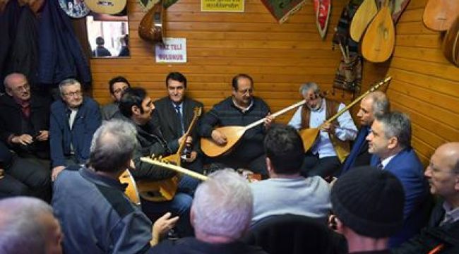 -	Dündar'dan Seçim Çalışmalarına Sazlı Türkülü Mola