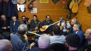 -	Dündar'dan Seçim Çalışmalarına Sazlı Türkülü Mola