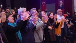 DÜNYA TİYATRO GÜNÜNE ÖZEL "KADIN KAFASI" TİYATRO OYUNU İZLEYİCİ İLE BULUŞTU