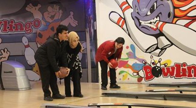 Engelli öğrenciler bowling turnuvasında 