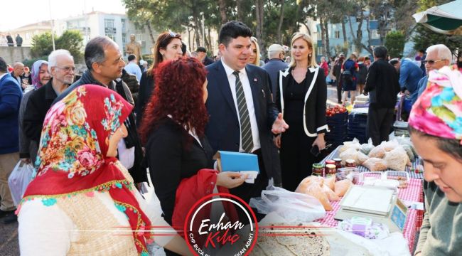ERHAN KILIÇ BUCA BELEDİYESİ ÖNÜN'DE Kİ KERMESE KATILDI