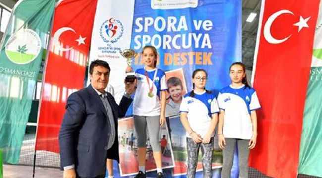 -	Ertuğrul Sağlam Spor Tesisi Genç Raketleri Ağırladı