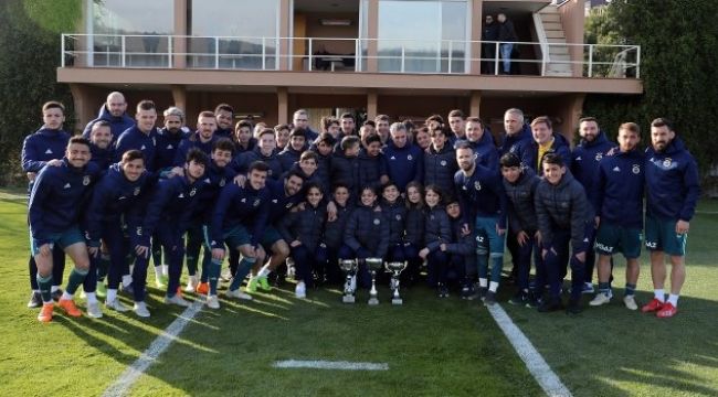 Fenerbahçe'nin genç oyuncularına sürpriz