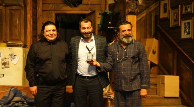 "HALKTAN BİRİ" ADLI TİYATRO OYUNU KARTAL'DA SAHNELENDİ