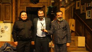 "HALKTAN BİRİ" ADLI TİYATRO OYUNU KARTAL'DA SAHNELENDİ