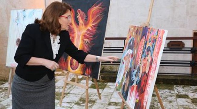 HATAY KENT KONSEYİ KADIN TEMALI RESİM SERGİSİ DÜZENLEDİ