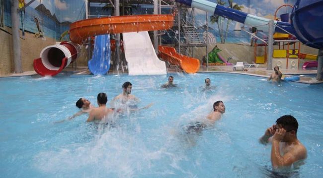 İL PROTOKOLÜ AQUA PARKI GEZDİ...