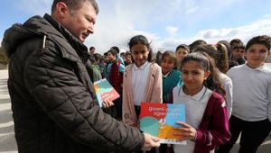 *İlçe genelinde 30 okula kitap desteği