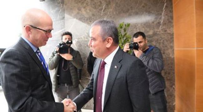 İngiltere Büyükelçi'nden Başkan Böcek'e ziyaret