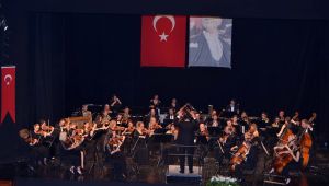 İstanbul Devlet Senfoni Orkestrası ayakta alkışlandı