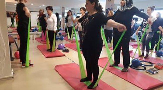 İZMİT'TE KADINLAR SPORA DOYDU 32 BİN KADIN YARARLANDI