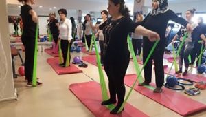 İZMİT'TE KADINLAR SPORA DOYDU 32 BİN KADIN YARARLANDI