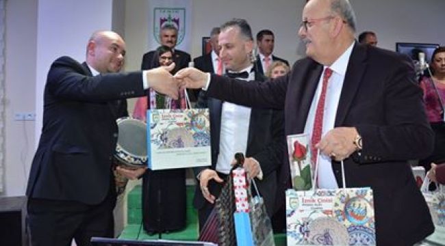 İZNİK BELEDİYESİ TSM KOROSU KADINLAR İÇİN SÖYLEDİ