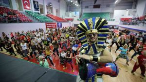 Kelebek çocuklar için zumba yaptılar