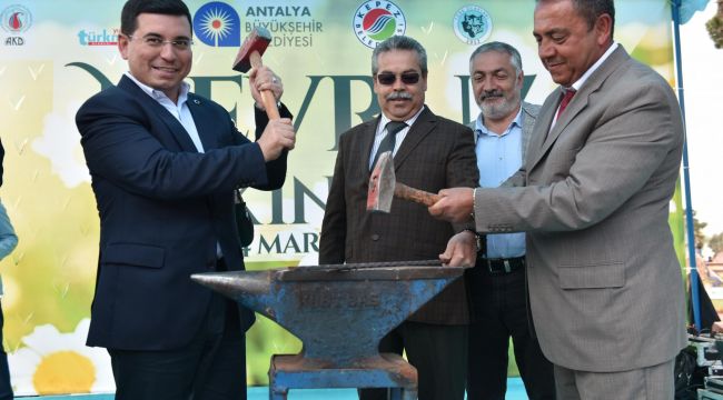 Kepez'de bahar kokulu Nevruz