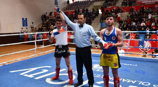 KİCK BOKS TURNUVASI'NDA KIRAN KIRANA REKABET