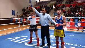 KİCK BOKS TURNUVASI'NDA KIRAN KIRANA REKABET