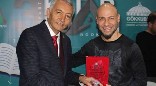 Kitap fuarında hafta sonu izdihamı