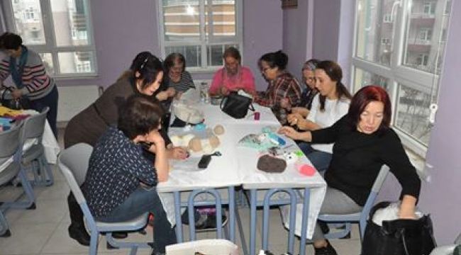  MALKARA BELEDİYE AKADEMİSİNİN DÜZENLEDİĞİ KURSLARA İLGİ HER GEÇEN GÜN ARTIYOR