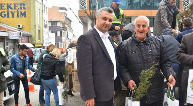 MALKARA BELEDİYESİ ORMANCILIK HAFTASI KAPSAMINDA FİDAN DAĞITIMI GERÇEKLEŞTİRDİ
