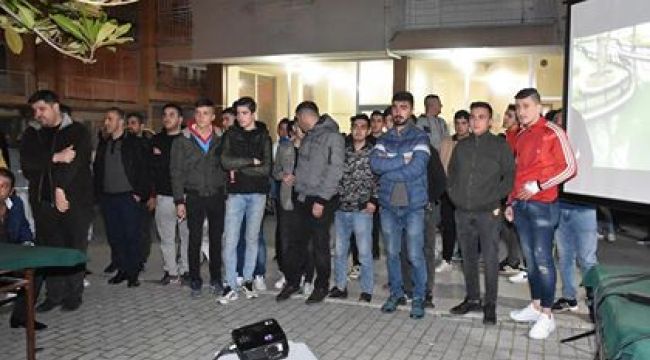 Manisaspor taraftarları Başkan Çelik'i bağrına bastı
