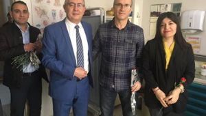 ÖZCAN SAĞLIK KURULUŞLARINI ZİYARET EDEREK TIP BAYRAMINI KUTLADI