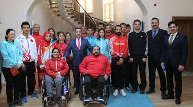 Şampiyonlardan Vali Ali Mantı'ya Ziyaret